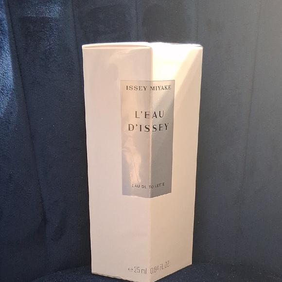 Issey Miyake Other - Issey Miyake L'Eau d'Issey in White and Silver